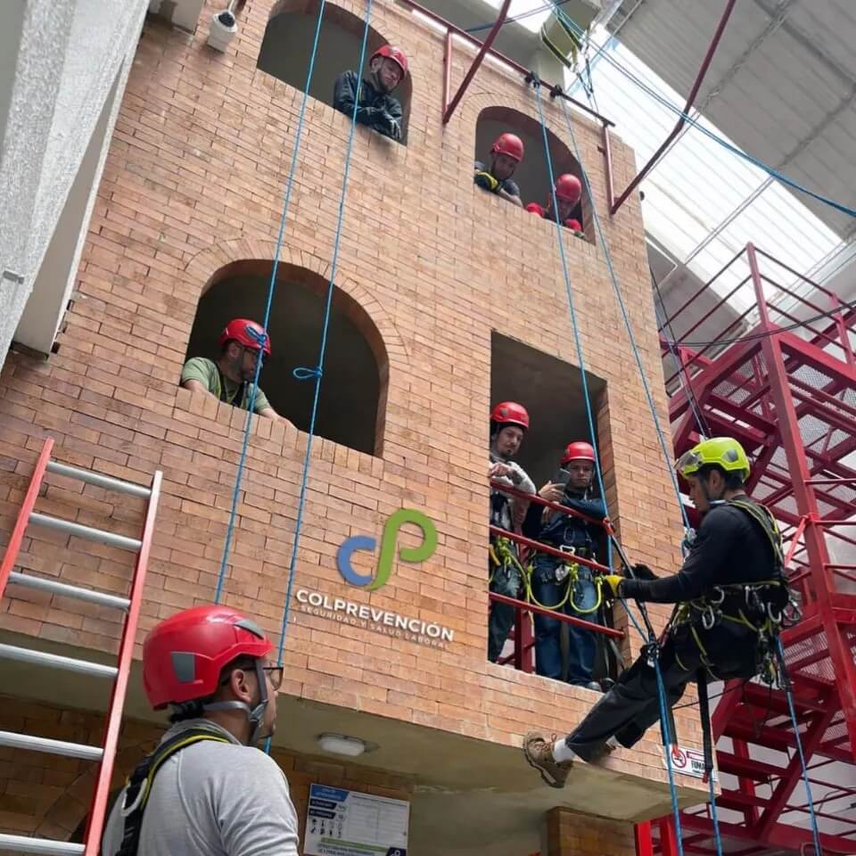 Cursos de alturas en Bogota